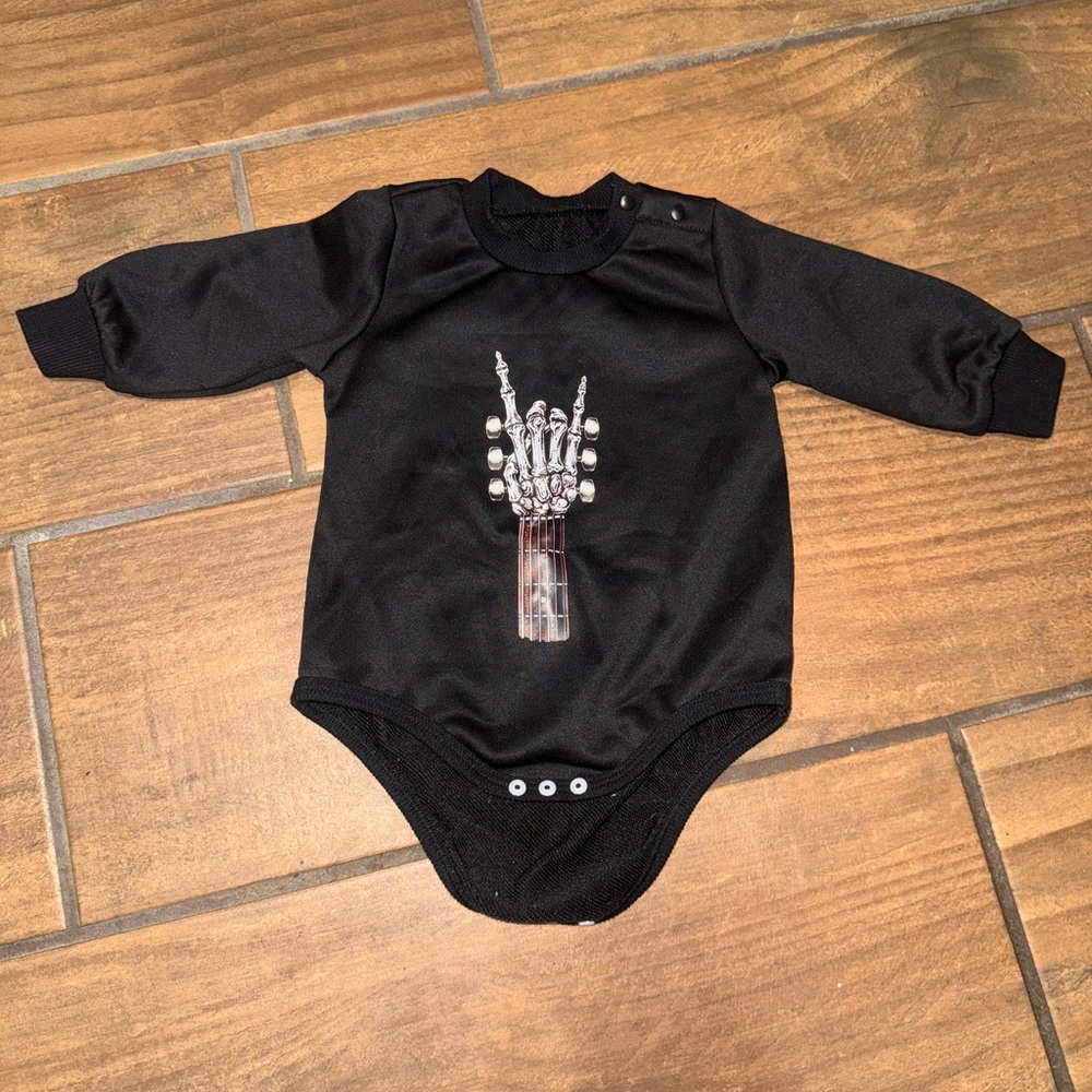 Rock on long sleeve onesie 3-6months
